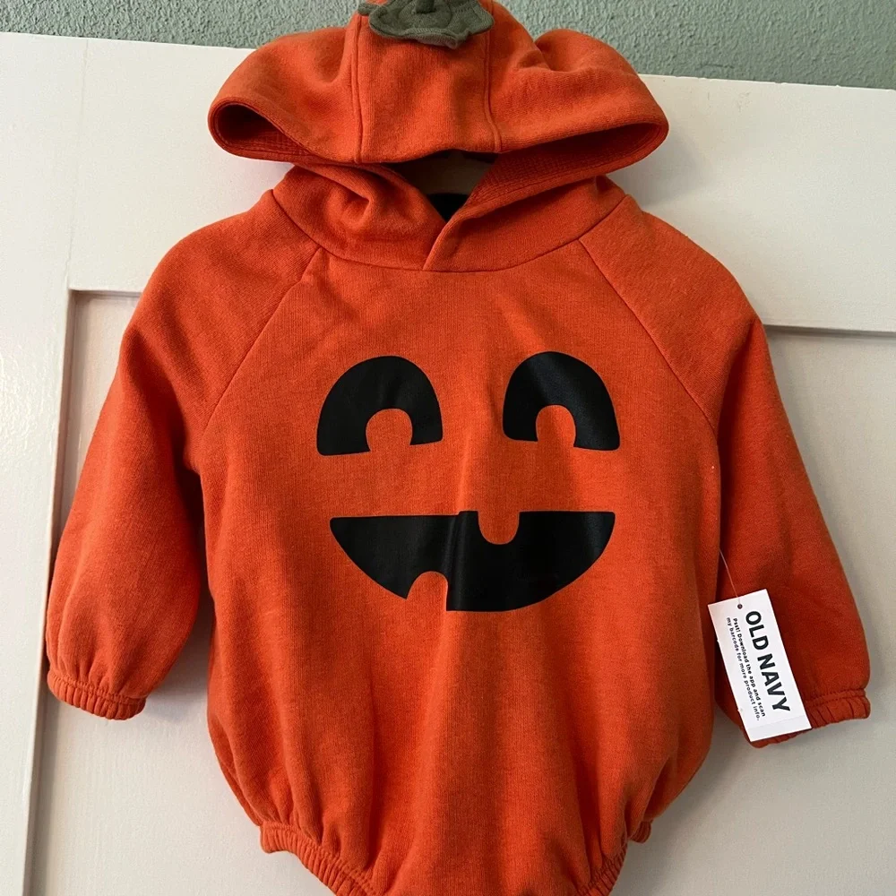 Lot of 2 hooded halloween costume onesies Bat and Pumpkin for baby 6-12 mos